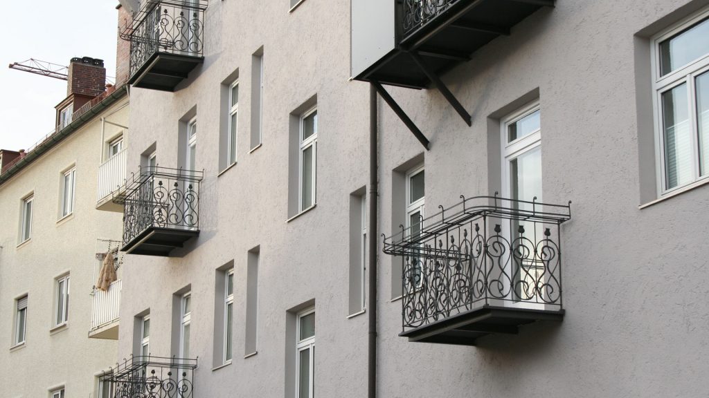 Balkon aus Metall, handgeschmiedet