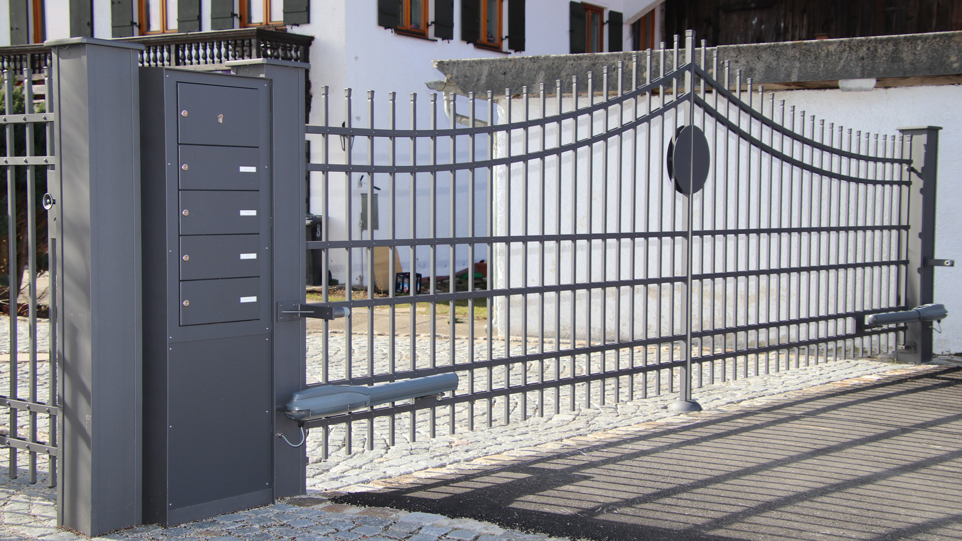 Tore und Zäune aus Metall Handwerklicher Metallbau Bayern