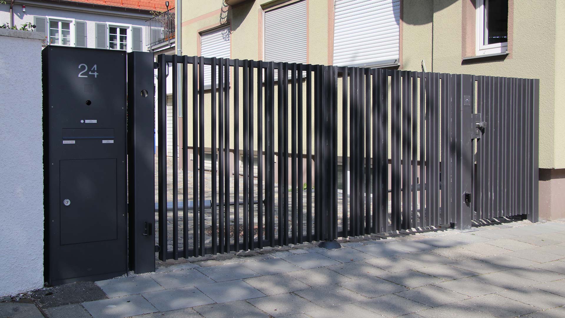 tore-und-z-une-aus-metall-handwerklicher-metallbau-bayern